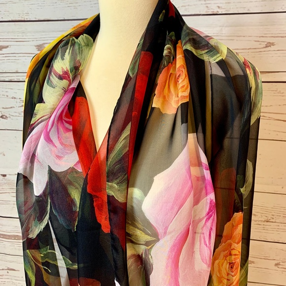 NWT DOLCE & GABBANA 100% Silk Scarf Wrap w/ Roses - Picture 4 of 7
